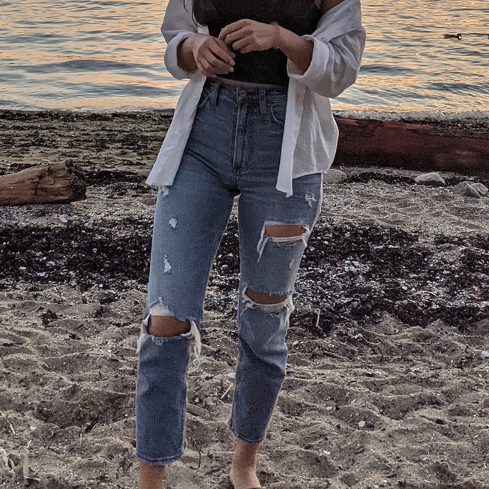 Abercrombie | High Waisted Straight Leg Jeans